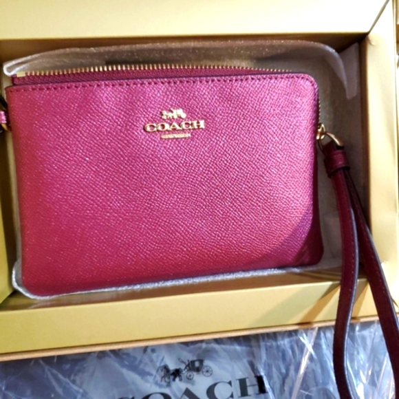 Boxed Corner Zip Wristlet - Picture 3 of 5